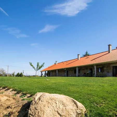 With 6 Bedrooms In Peraboa With Wonderful Mountain View Private Pool Furnished Garden Βίλα Pera Boa